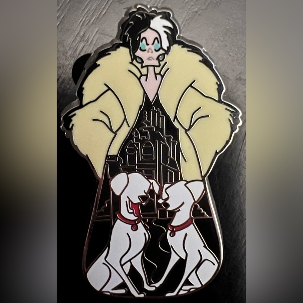 Disney Limited Edition Overshadowing 101 Dalmations Cruella Villian Pin